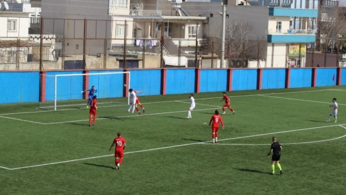 Kahta 02 Spor kendi evinde 1-0 kazandı