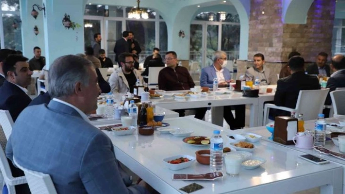 Kahta Belediyesi kurum amirlerine iftar programı düzenlendi