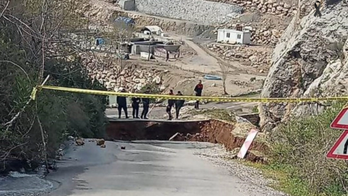 Kahta'da köylere ulaşım sağlayan yol heyelan nedeniyle kapandı