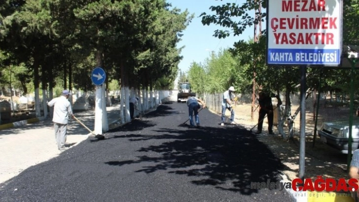 Kahta'da mezarlıklarda bayram temizliği