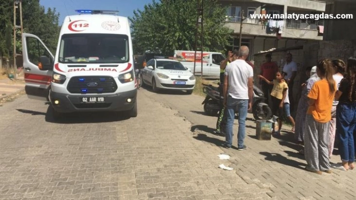 Kahta'da motosikletli kediye çarpmamak için kaza yaptı