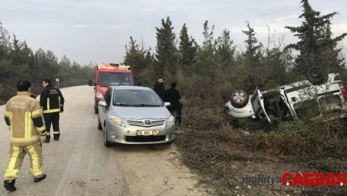 Kamyonet takla attı: 3 yaralı