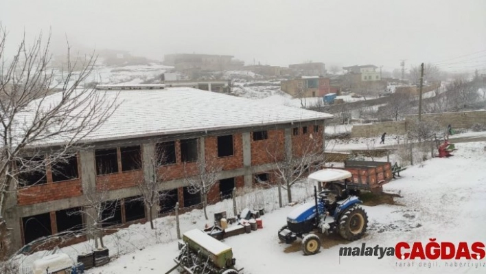 Kar Mazıdağı'nı beyaza bürüdü