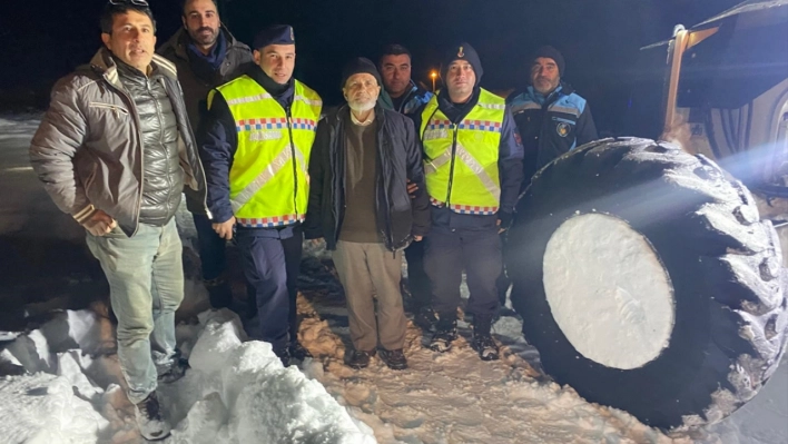 Kar nedeniyle evinde mahsur kalan yaşlı adam kurtarıldı