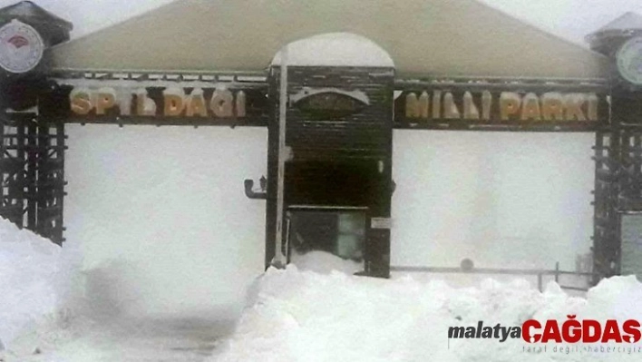 Kar nedeniyle Spil'e 2 gündür ulaşım kapalı