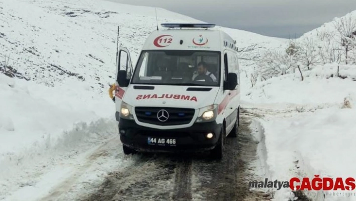 Hastanın yardımına karla mücadele ekipleri yetişti