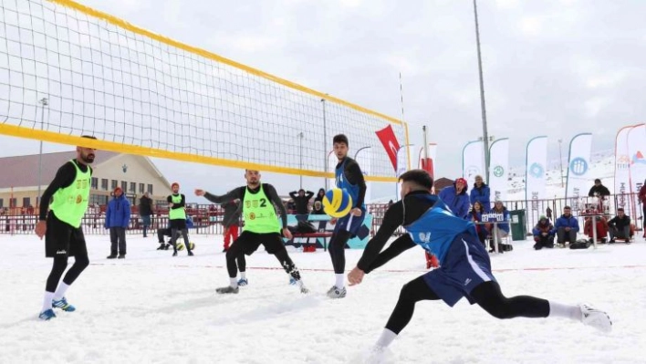 Kar voleybolu heyecanı sona erdi