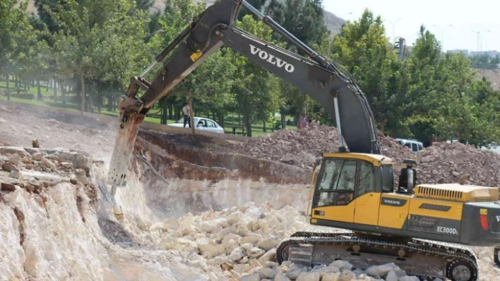 Karabağ Kardeşlik Parkında çalışmalar devam ediyor