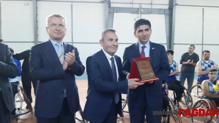 Karabük Tekerlekli Sandalye Basketbol takımı gösteri maçı yaptı