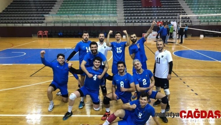 Karacabey Belediyespor Voleybol Takımı galibiyete odaklandı