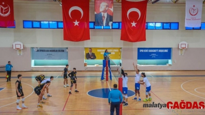 Karacabey Belediyespor Voleybol Takımı şampiyonluk yolunda