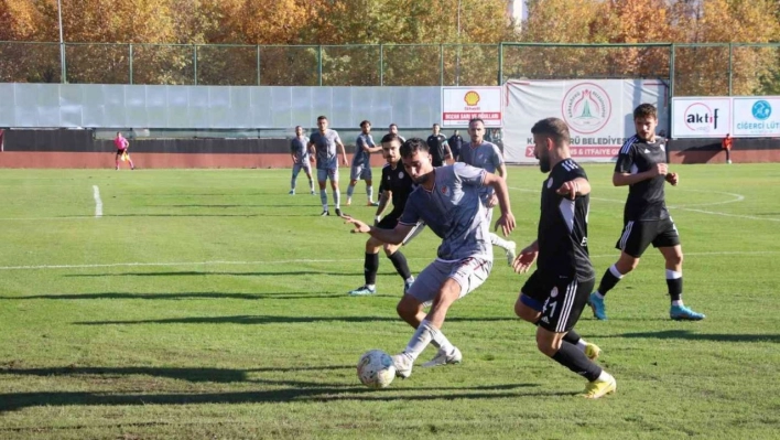 Karaköprü Belediyespor zirveye yürüyor