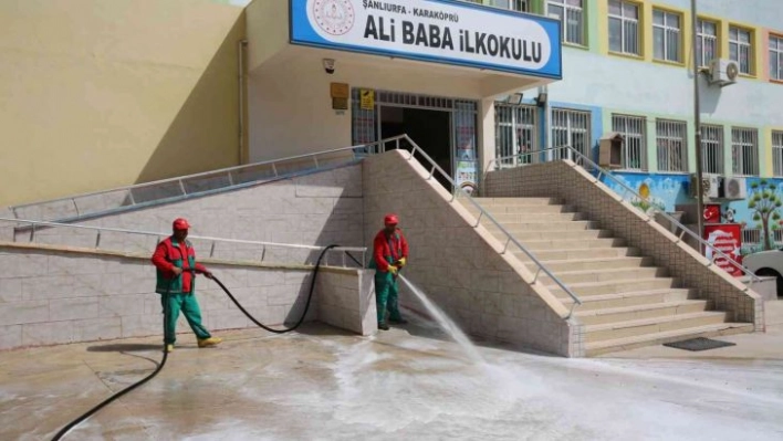 Karaköprü'de eğitim sezonu öncesi okullarda temizlik