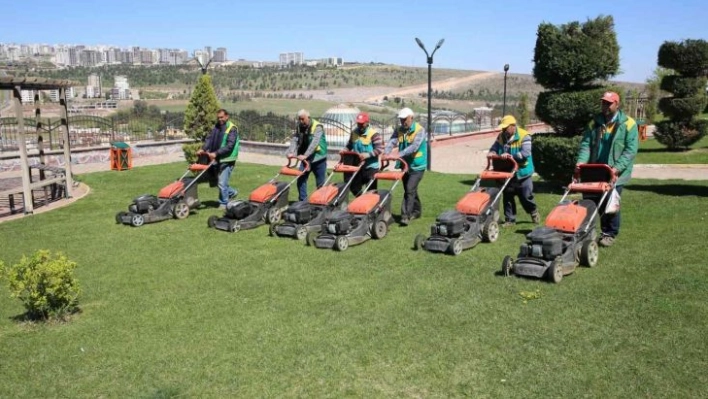 Karaköprü'de parklar yaza hazırlanıyor