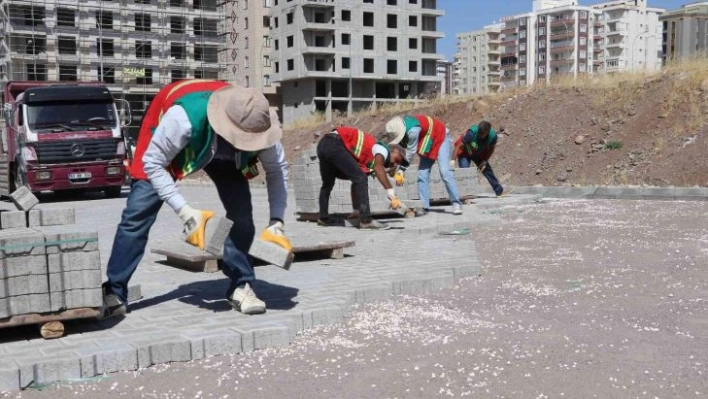 Karaköprü'de üst yapı çalışmalarıyla yollar yenileniyor