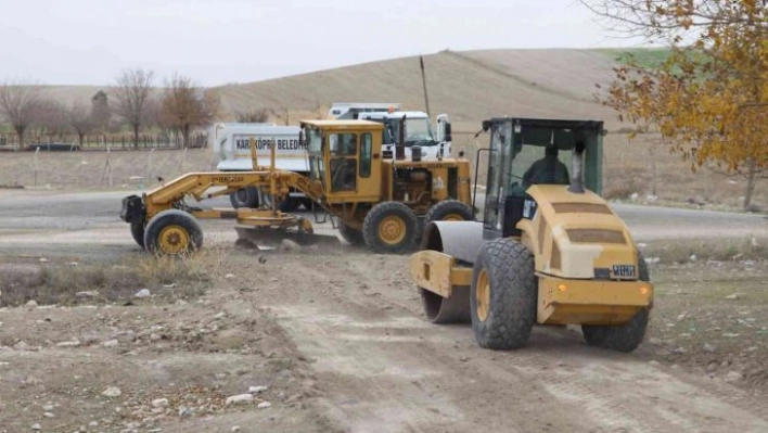 Karaköprü kırsalında yol çalışması