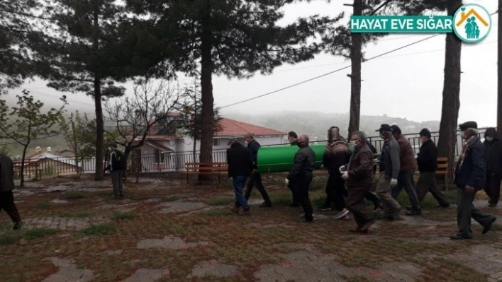 Karaman'da yangında ölen yaşlı kadın defnedildi