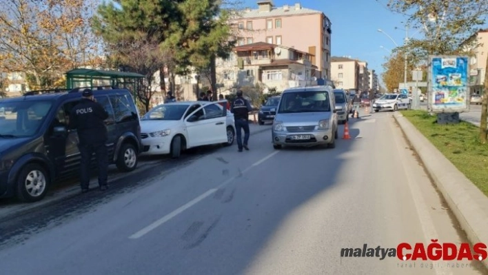 Karasu'da uygulamada 2 aranan şahıs yakalandı