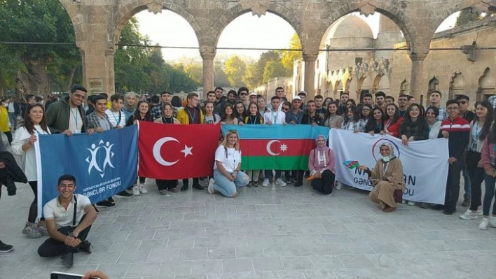 Kardeş ülke Azerbaycan'dan gelen gençler Balıklıgöl'ü gezdi