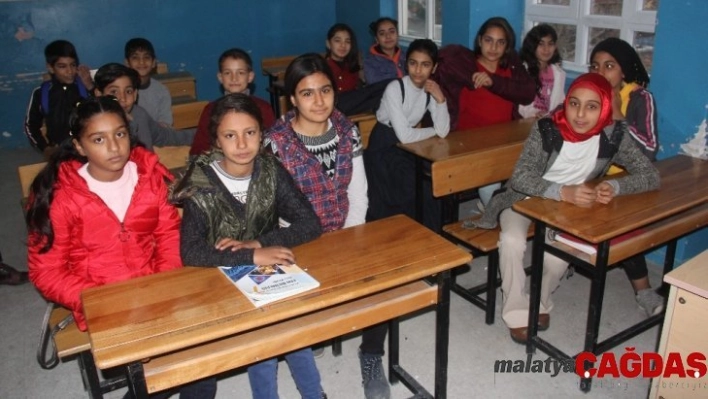 Kardeşi için okulu bıraktı, kazada ölünce yeniden başladı