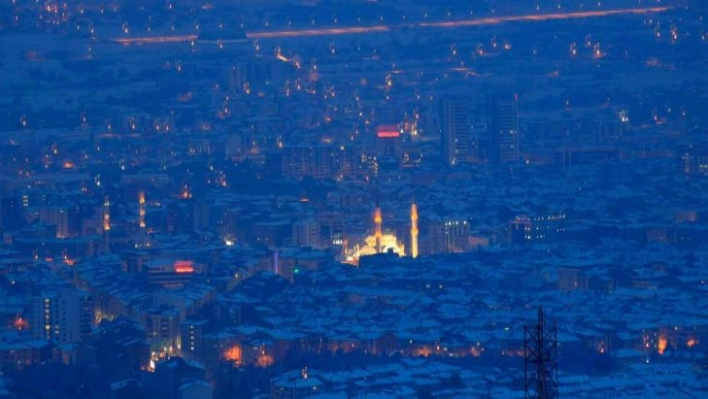 Karla kaplanan Harput'ta gece ışıkları ile görsel şölen