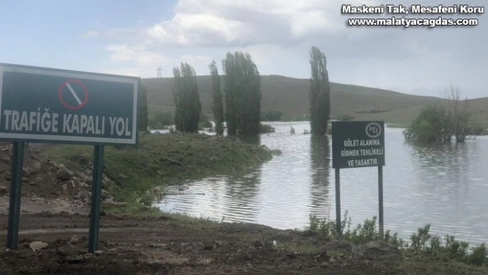 Kars Baraj gölü etrafa pis koku saçıyor