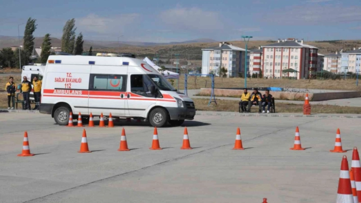 Kars'ın ambulans şoförleri kışa hazır