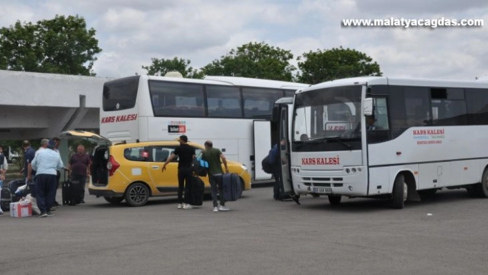 Kars Otogarı'nda bayram yoğunluğu