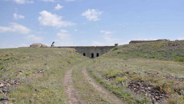 Kars'ta 271 yıllık tabya turizme kazandırılmayı bekliyor