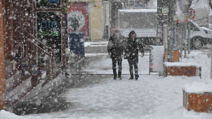 Kars'ta 3 ilçede okullar tatil edildi