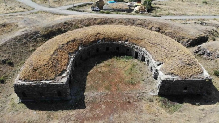 Kars'ta bir tarih gözler önünde yok oluyor