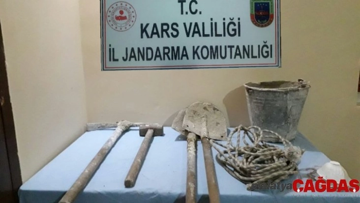 Kars'ta define bulmak için evi kazdılar