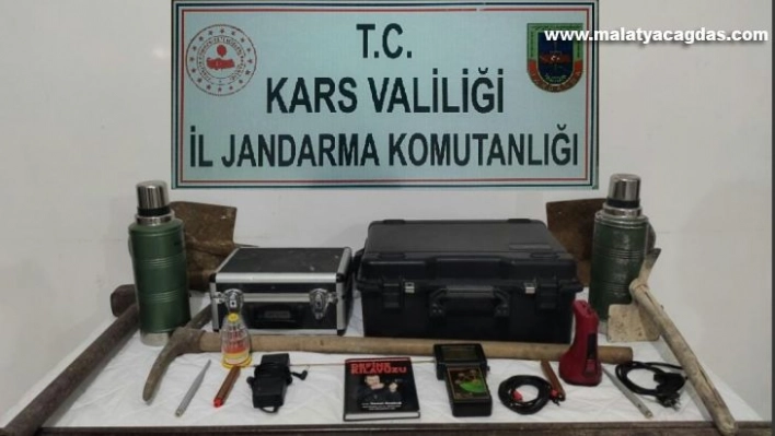 Kars'ta defineciler suçüstü yakalandı