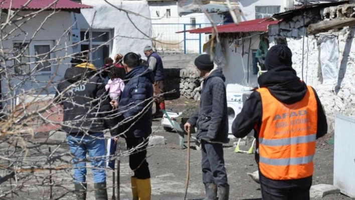 Kars'ta selden etkilenen bölgede hasar tespiti yapılıyor