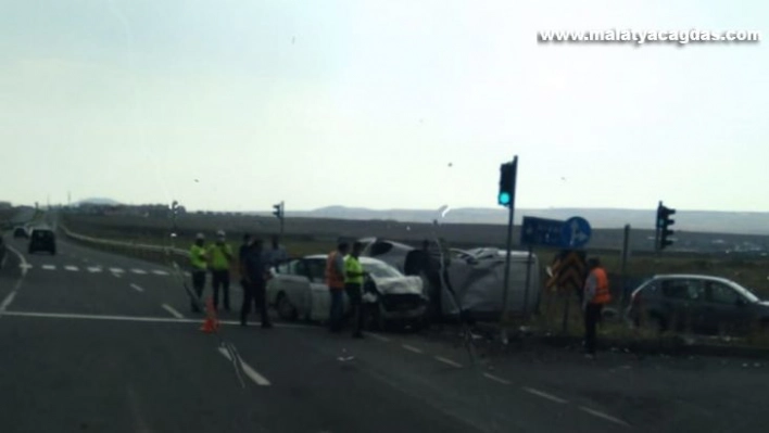 Kars'ta trafik kazası:  3 yaralı