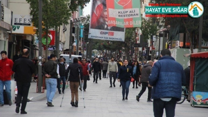 Karşıyaka Çarşısı salgına rağmen yine boş kalmadı