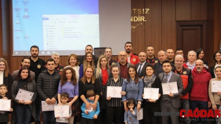 Kartal'da kreş velilerine afet ve ilk yardım sertifikaları verildi