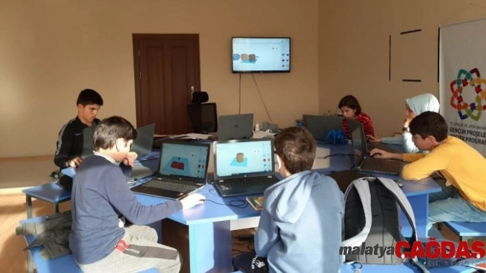 Kartepe'de miniklere 3D yazıcı ve tasarım eğitimi veriliyor