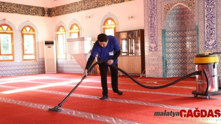 Kaş Belediyesi, camilerde temizlik başlattı