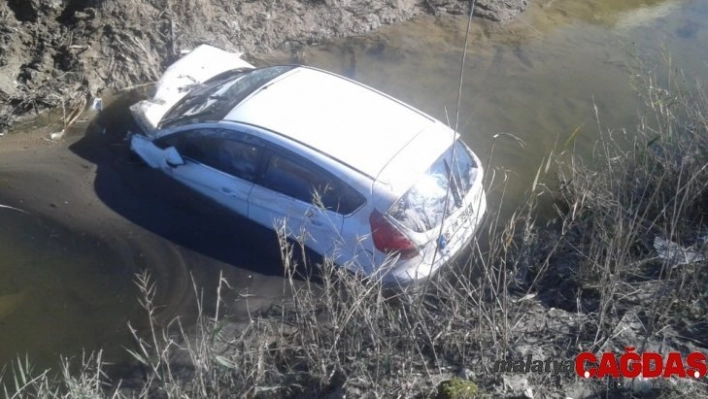 Kaş'ta otomobil kanala uçtu: 1 yaralı