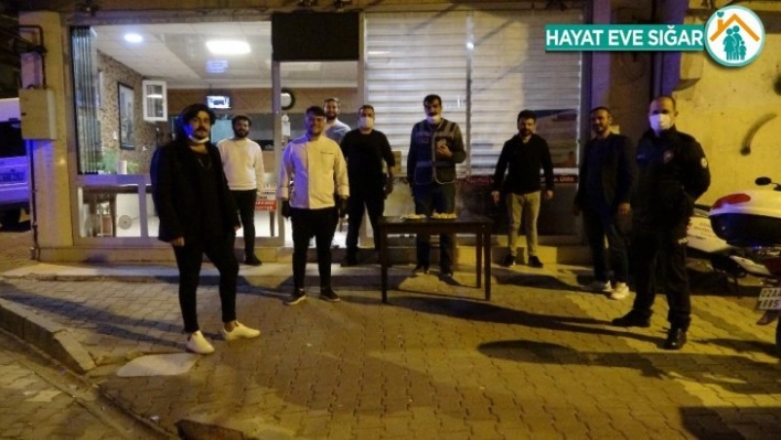 Kavga ihbarına giden polislere iftar yemeği sürprizi