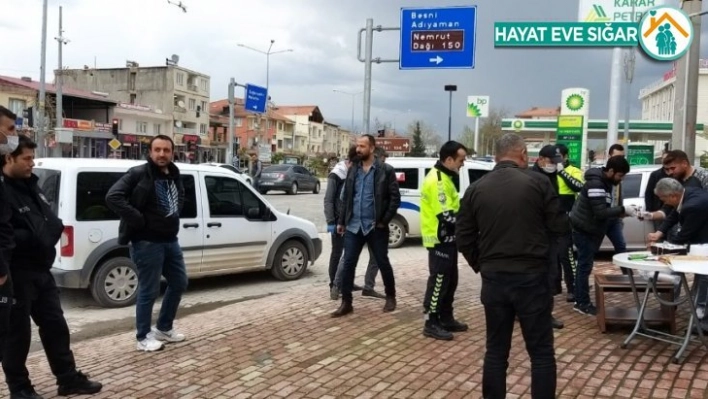 Kavga ihbarına giden polislere yaş pasta ikramı