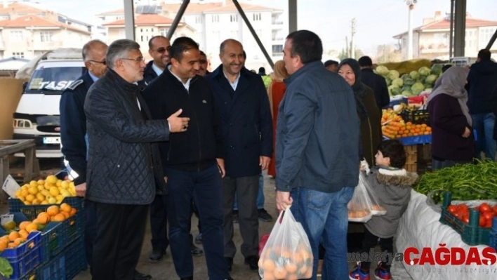 Kaymakam Budan halk pazarında incelemelerde bulundu