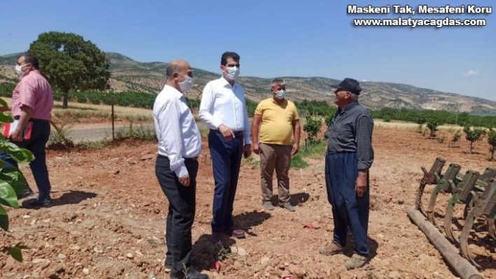 Kaymakam Köksal güneş panelleriyle sulanacak arazileri inceledi