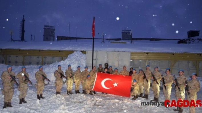 Kaymakam Pendik yeni yıla Kato'da Mehmetçik ile girdi