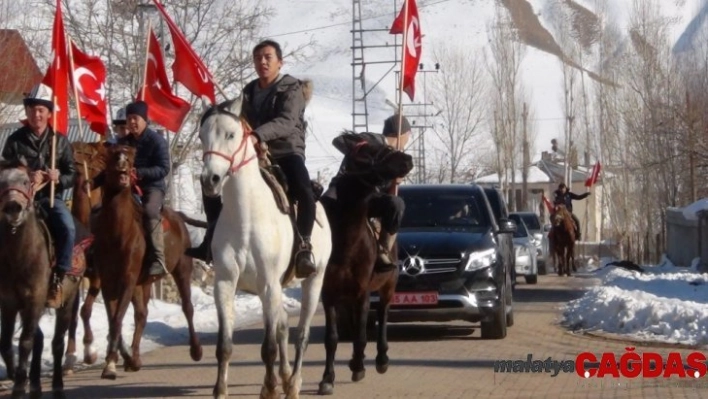 Kaymakam ve milletvekiline atlı karşılama