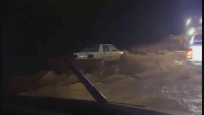 Kayseri'de sağanak yağış sele neden oldu