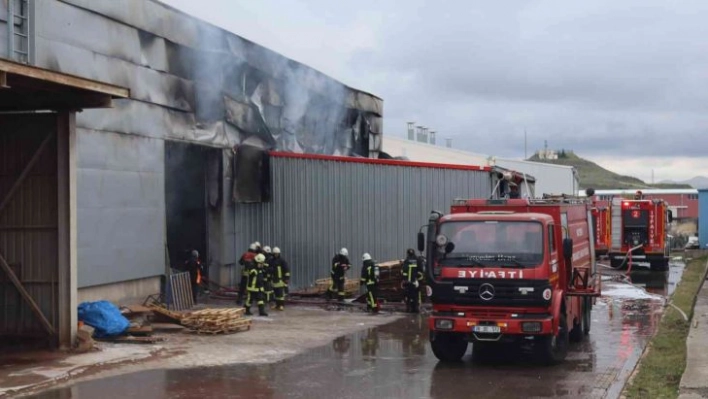 Kayseri'deki fabrika yangını 62 personelle söndürüldü