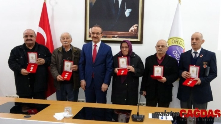 Kıbrıs gazilerine madalya ve berat takdim edildi