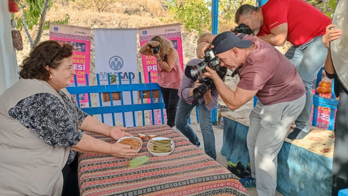 Kiraz Yaprağı Köftesinin Yapım Aşamalarını Fotoğrafladılar